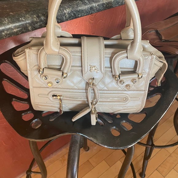 Authentic Cream Burberry Leather Manor Bag - Picture 5 of 10